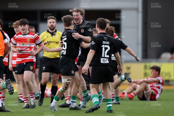 050525 - Barry v Gorseinon - U18 Plate Final - Boys U18s Finals Day - Barry celebrate the victory at full time