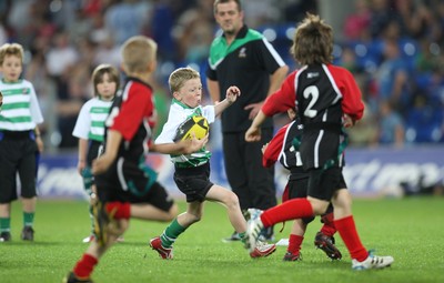 01.10.11 - Cardiff Blues v Glasgow Warriors, RaboDirect Pro 12 - Action from the Barry v Rhydfelin Half Time Under 8s Tag Match    