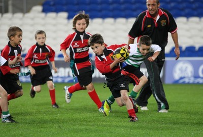 01.10.11 - Cardiff Blues v Glasgow Warriors, RaboDirect Pro 12 - Action from the Barry v Rhydfelin Half Time Under 8s Tag Match    