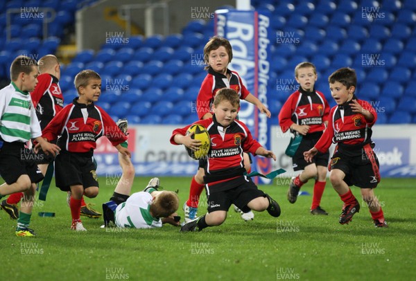 01.10.11 - Cardiff Blues v Glasgow Warriors, RaboDirect Pro 12 - Action from the Barry v Rhydfelin Half Time Under 8s Tag Match    