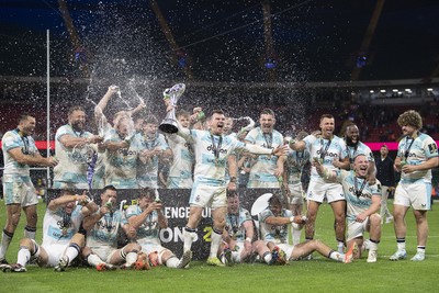 230525 - Bath Rugby v Lyon Olympique Universitaire - EPCR Challenge Cup Final - Bath players celebrate lifting the trophy