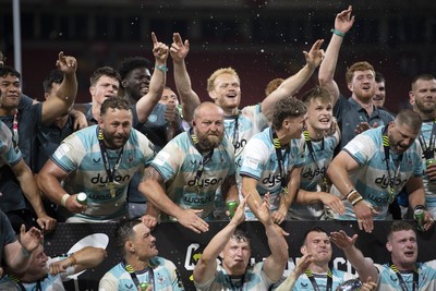 230525 - Bath Rugby v Lyon Olympique Universitaire - EPCR Challenge Cup Final - Bath players celebrate lifting the trophy