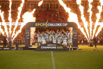 230525 - Bath Rugby v Lyon Olympique Universitaire - EPCR Challenge Cup Final - Bath celebrate lifting the trophy