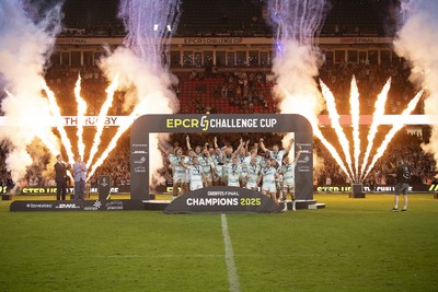 230525 - Bath Rugby v Lyon Olympique Universitaire - EPCR Challenge Cup Final - Bath celebrate lifting the trophy