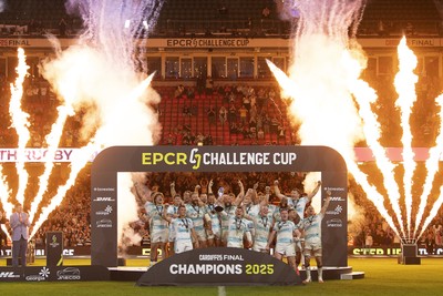 230525 - Bath Rugby v Lyon Olympique Universitaire - EPCR Challenge Cup Final - Bath celebrate lifting the trophy