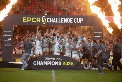230525 - Bath Rugby v Lyon Olympique Universitaire - EPCR Challenge Cup Final - Bath celebrate lifting the trophy