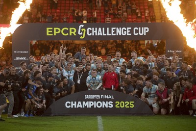 230525 - Bath Rugby v Lyon Olympique Universitaire - EPCR Challenge Cup Final - Bath celebrate lifting the trophy