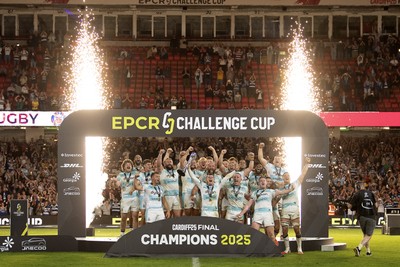 230525 - Bath Rugby v Lyon Olympique Universitaire - EPCR Challenge Cup Final - Bath celebrate lifting the trophy