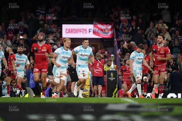 230525 - Bath Rugby v Lyon Olympique Universitaire - EPCR Challenge Cup Final - Both sides run out for the start of the match