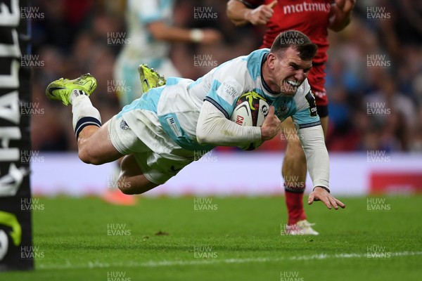 230525 - Bath Rugby v Lyon Olympique Universitaire - EPCR Challenge Cup Final - Ben Spencer of Bath Rugby scores a try