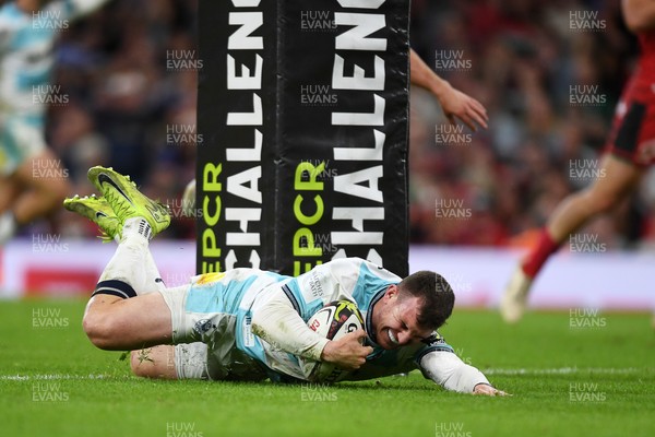230525 - Bath Rugby v Lyon Olympique Universitaire - EPCR Challenge Cup Final - Ben Spencer of Bath Rugby scores a try