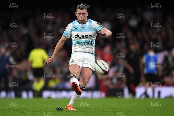 230525 - Bath Rugby v Lyon Olympique Universitaire - EPCR Challenge Cup Final - Finn Russell of Bath Rugby kicks the conversion