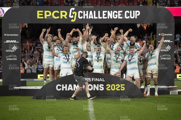230525 - Bath Rugby v Lyon Olympique Universitaire - EPCR Challenge Cup Final - Bath celebrate lifting the trophy