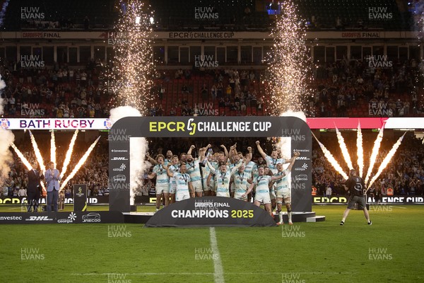 230525 - Bath Rugby v Lyon Olympique Universitaire - EPCR Challenge Cup Final - Bath celebrate lifting the trophy