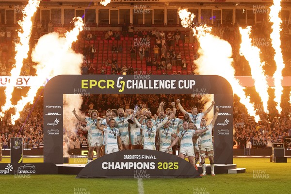 230525 - Bath Rugby v Lyon Olympique Universitaire - EPCR Challenge Cup Final - Bath celebrate lifting the trophy