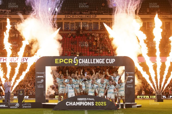 230525 - Bath Rugby v Lyon Olympique Universitaire - EPCR Challenge Cup Final - Bath celebrate lifting the trophy
