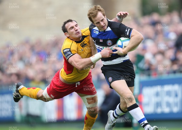 19.10.08 ... Bath v Newport Gwent Dragons, Heineken Cup. - Bath's Nick Abendanon is tackled by Dragons' Joe Bearman  