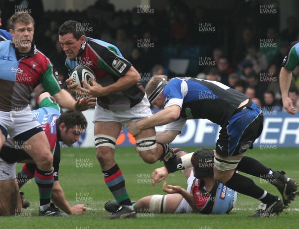 270107 - Bath v NEC Harlequins, Guinness Premiership -  Andre Vos tries to step out of James Scaybrook's tackle     