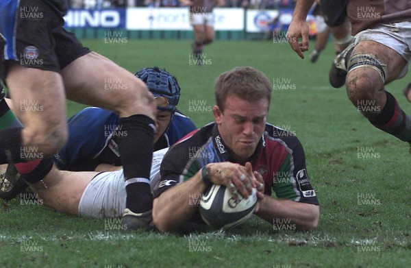 270107 - Bath v NEC Harlequins, Guinness Premiership -  Will Skinner dives over, but is denieda try  by referee Rob Debney for a double movement     