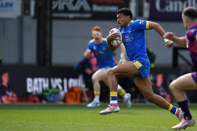 220426 - Bath v Loughborough - Men's BUCS Final - Tyler Offiah of Bath runs in to score a try