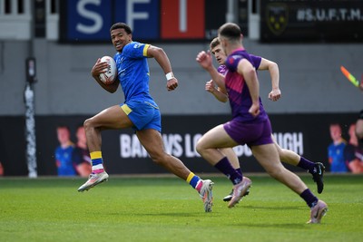 220426 - Bath v Loughborough - Men's BUCS Final - Tyler Offiah of Bath runs in to score a try