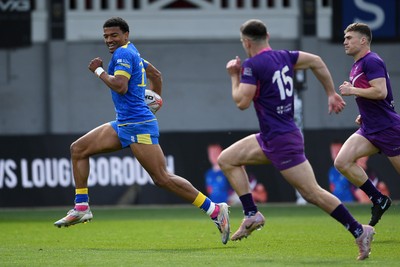 220426 - Bath v Loughborough - Men's BUCS Final - Tyler Offiah of Bath runs in to score a try