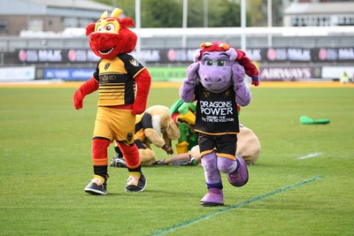 220426 - Bath v Loughborough - Men's BUCS Final - Mascots race across the pitch