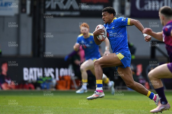 220426 - Bath v Loughborough - Men's BUCS Final - Tyler Offiah of Bath runs in to score a try