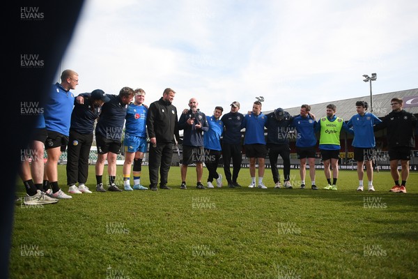220426 - Bath v Loughborough - Men's BUCS Final - Bath huddle at full time
