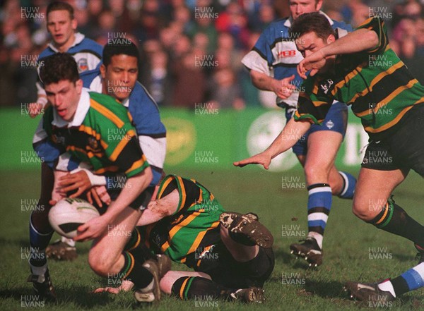 250295 - Bath v Northampton - Pilkington Cup Quarter Final - Jeremy Guscott of Bath makes a tackle 