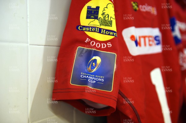 120118 - Bath v Scarlets - European Rugby Champions Cup - Scarlets Dressing room