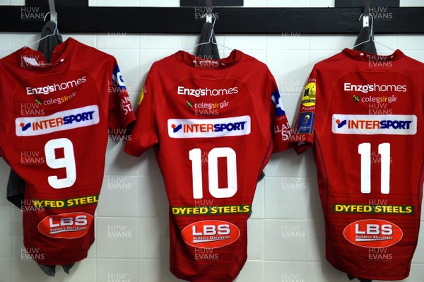 120118 - Bath v Scarlets - European Rugby Champions Cup - Scarlets Dressing room