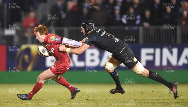 120118 - Bath v Scarlets - European Rugby Champions Cup - Rhys Patchell of Scarlets is tackled by Luke Charteris of Bath