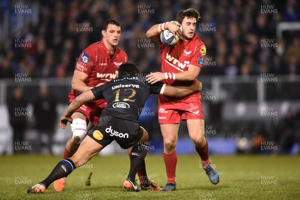 120118 - Bath v Scarlets - European Rugby Champions Cup - Dan Jones of Scarlets is tackled by Ben Tapuai of Bath