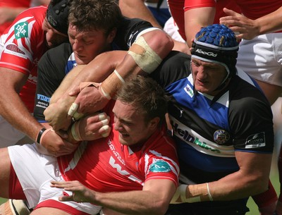 23.08.08 Bath Rugby vs. Llanelli Scarlets. Pre-season Friendly, The Recreation Ground, Bath.  Scarlets Morgan Stoddart is brought to ground by Peter Short(L) & Stuart Hooper.  