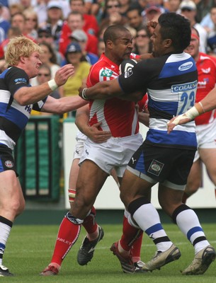 23.08.08 Bath Rugby vs. Llanelli Scarlets. Pre-season Friendly, The Recreation Ground, Bath.  Scarlets Nathan Brew is stopped in his tracks by Shaun Berne(L) & Eliota Fuimaono-Sapolu(23).  