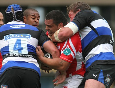 23.08.08 Bath Rugby vs. Llanelli Scarlets. Pre-season Friendly, The Recreation Ground, Bath.  Scarlets Kees Meeuws is collared by Peter Short(R) & Stuart Hooper(4).  