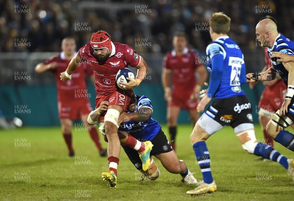 240818 - Bath v Scarlets - Preseason Friendly - Josh Macleod of Scarlets is tackled by Anthony Perenise of Bath