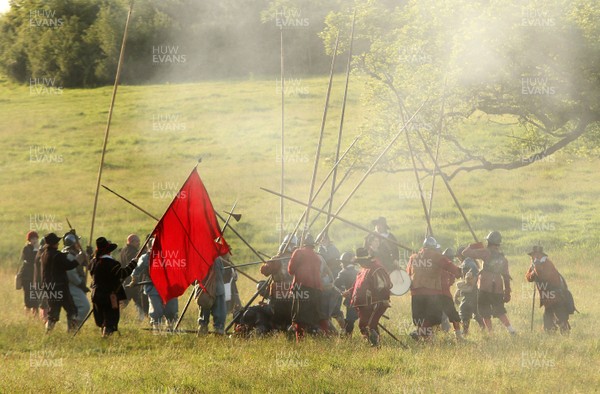 290516 - The battle of St Fagans - The English Civil War society tell the story of The battle of St Fagans between Parliamentarian & Welsh rebel soldiers in 1648 