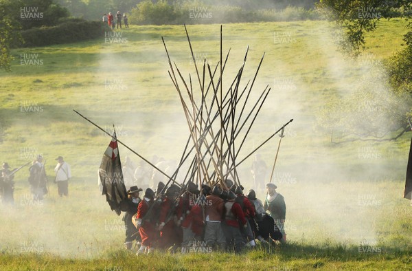 290516 - The battle of St Fagans - The English Civil War society tell the story of The battle of St Fagans between Parliamentarian & Welsh rebel soldiers in 1648 