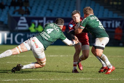 210123 - Aviron Bayonnais v Scarlets - EPCR Challenge Cup - Steff Evans of Scarlets