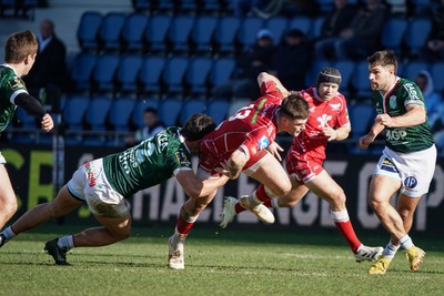 210123 - Aviron Bayonnais v Scarlets - EPCR Challenge Cup - Joe Roberts of Scarlets