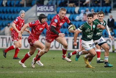 210123 - Aviron Bayonnais v Scarlets - EPCR Challenge Cup - Johnny McNicholl of Scarlets