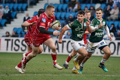 210123 - Aviron Bayonnais v Scarlets - EPCR Challenge Cup - Johnny McNicholl of Scarlets