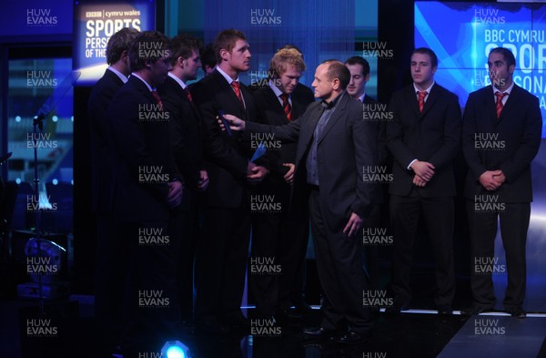 07.12.09 - BBC Wales Sports Personality of the Year 2009 - Gareth Charles of BBC Wales interviews the Wales sevens team after the win BBC Wales Sports Team of the Year 2009 