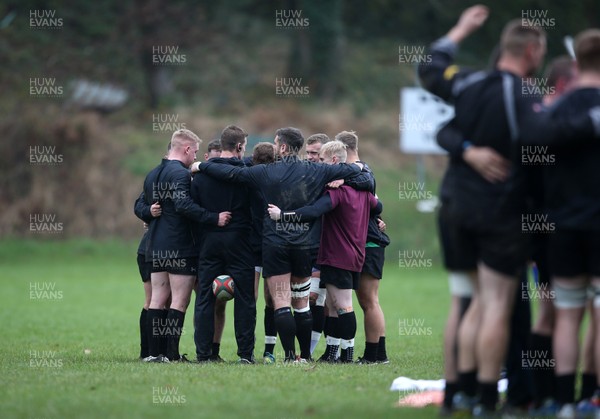 161119 - Bedlinog RFC v Senghenydd RFC - WRU Specsavers Plate - Team huddle