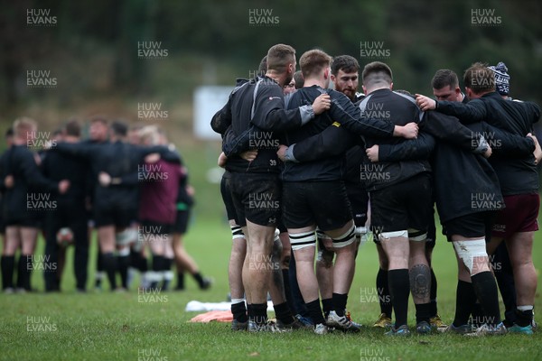 161119 - Bedlinog RFC v Senghenydd RFC - WRU Specsavers Plate - Team huddle