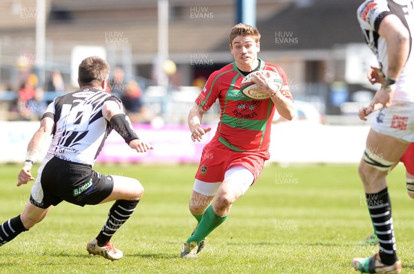 090416 Bedwas v Pontypridd - Fosters Cup Final  Mike Callow of Bedwas on the attack