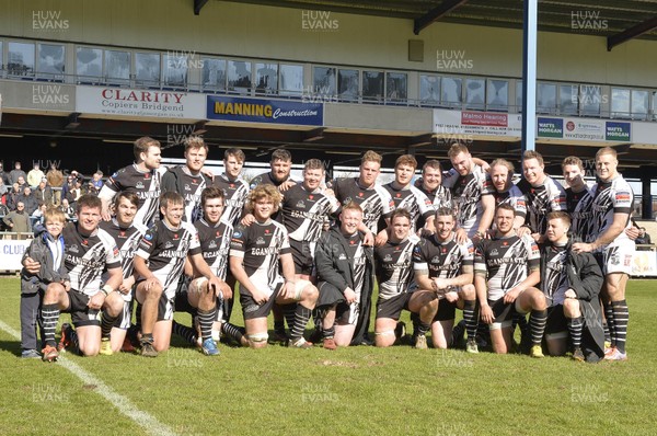 090416 Bedwas v Pontypridd - Fosters Cup Final Pontypridd Celebrate Winning the fosters Cup Final