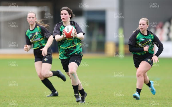 020526 - Belles v Chargers, U18s Girls Plate Final - Belles take on Chargers, green kit, during the U18s Girls Plate Final